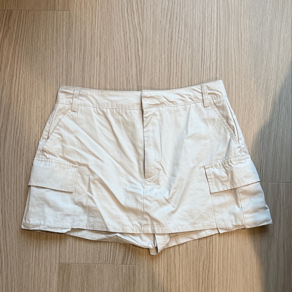 Zara Women's Beige Cargo Shorts